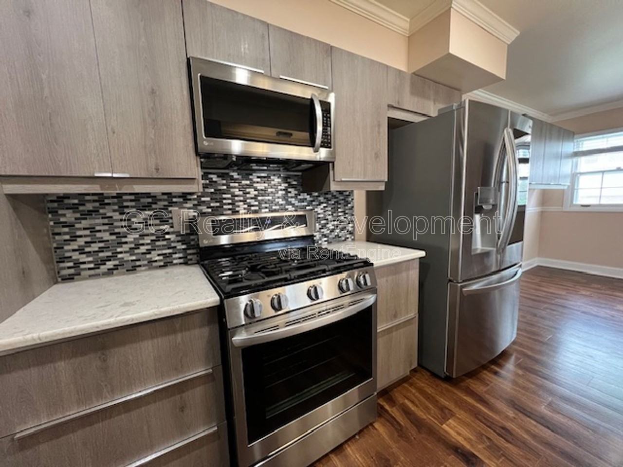 1540 Edgefield Ln - Photo 3 of 38