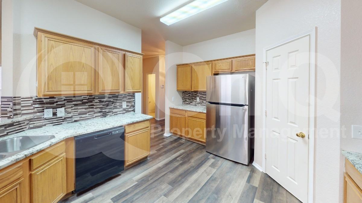 4009 Apple St - Photo 4 of 24