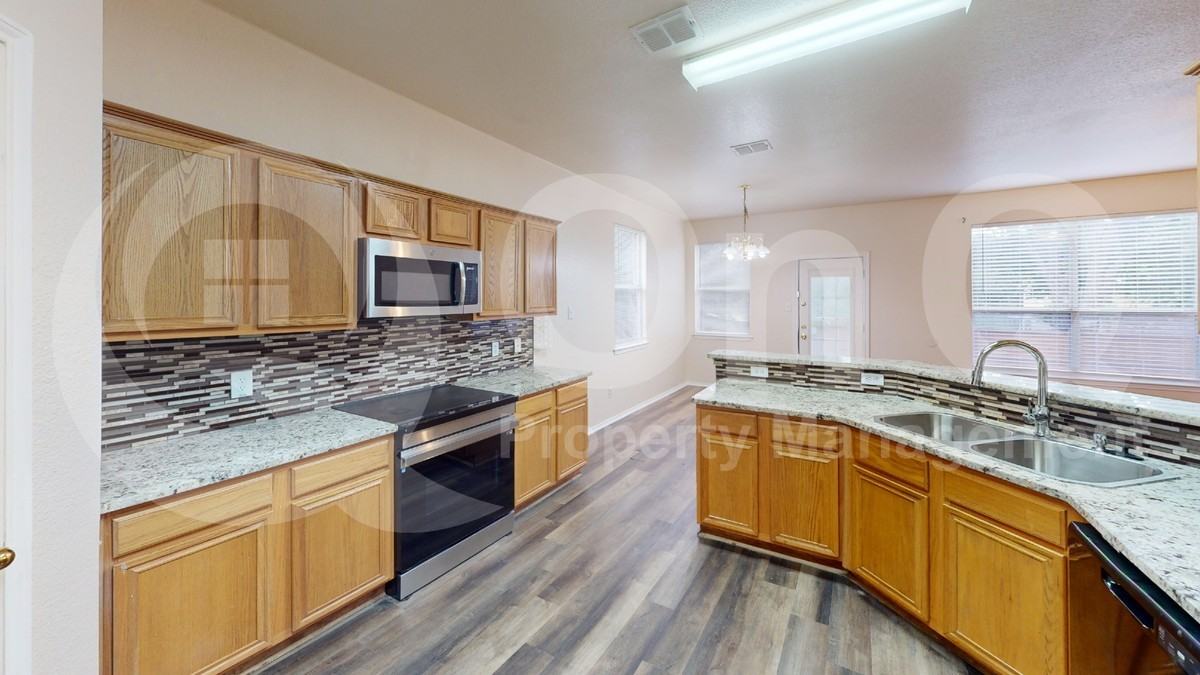4009 Apple St - Photo 5 of 24