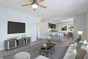 featured image of 814 E 9th St #7