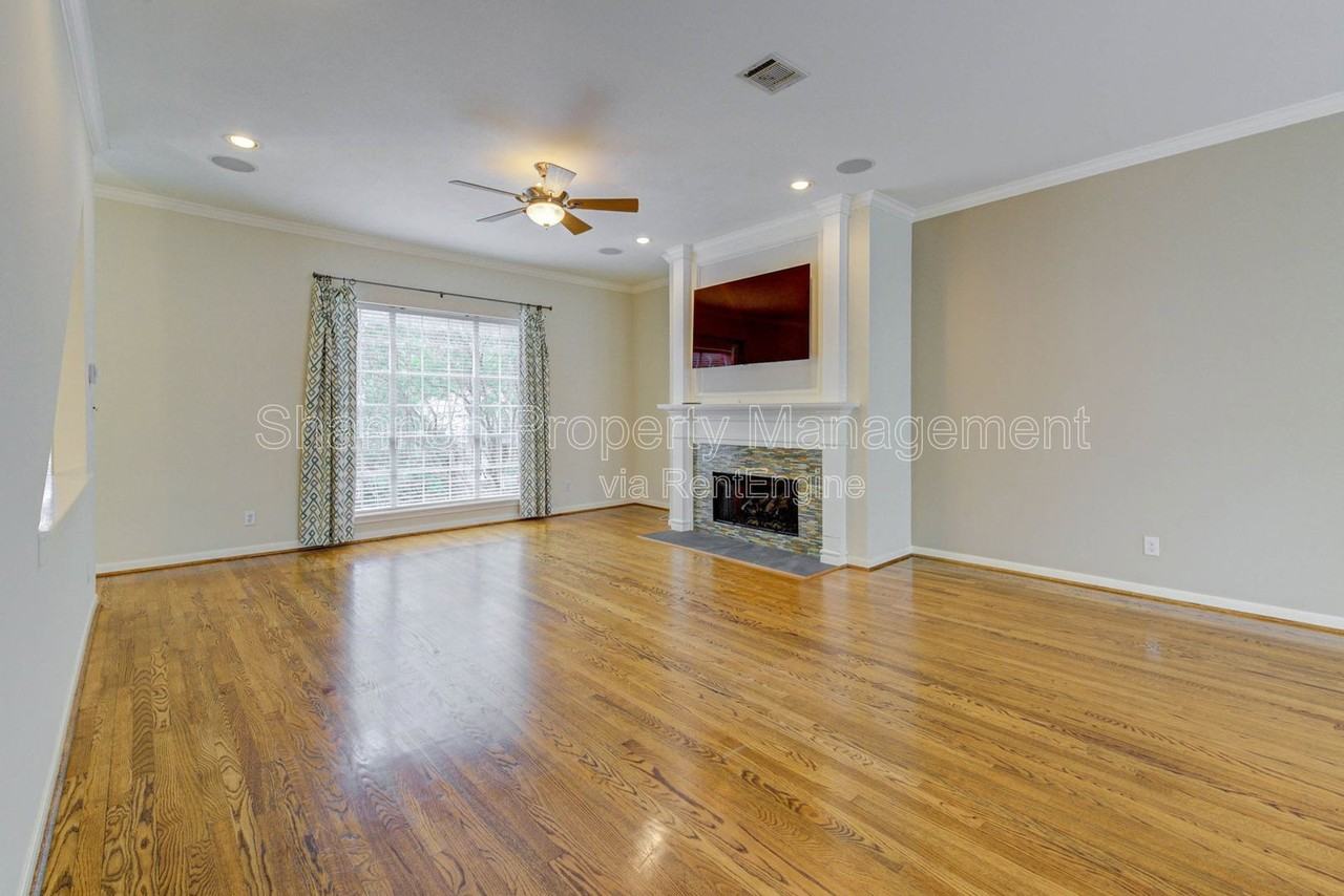 302 Fargo St - Photo 3 of 19