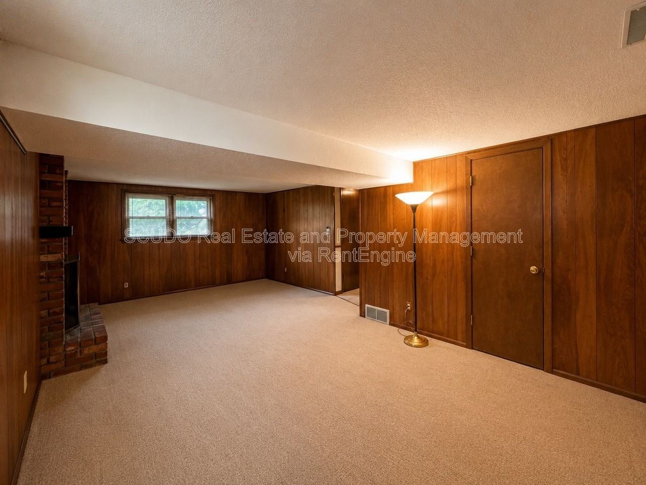 8806 Crescent Ave - Photo 4 of 20