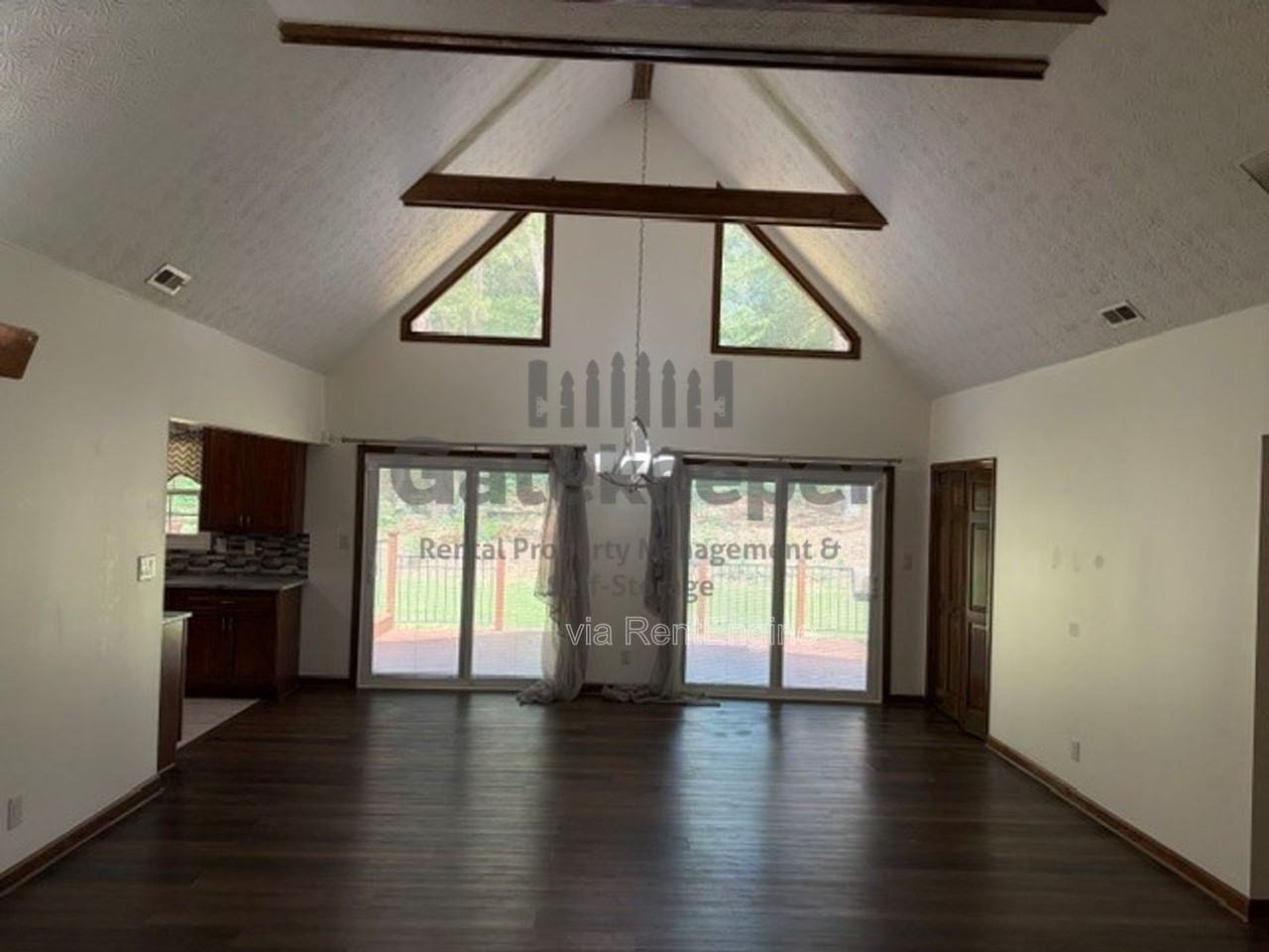 335 Fairfield Cir - Photo 4 of 19