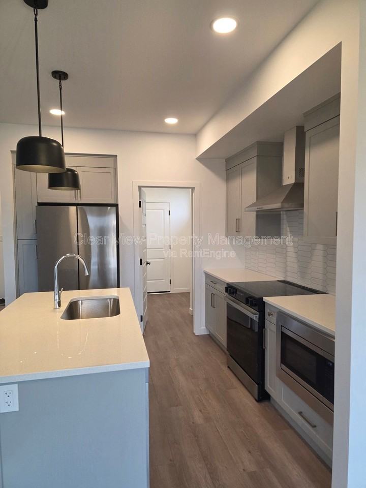 241 Caribou Way N - Photo 3 of 20