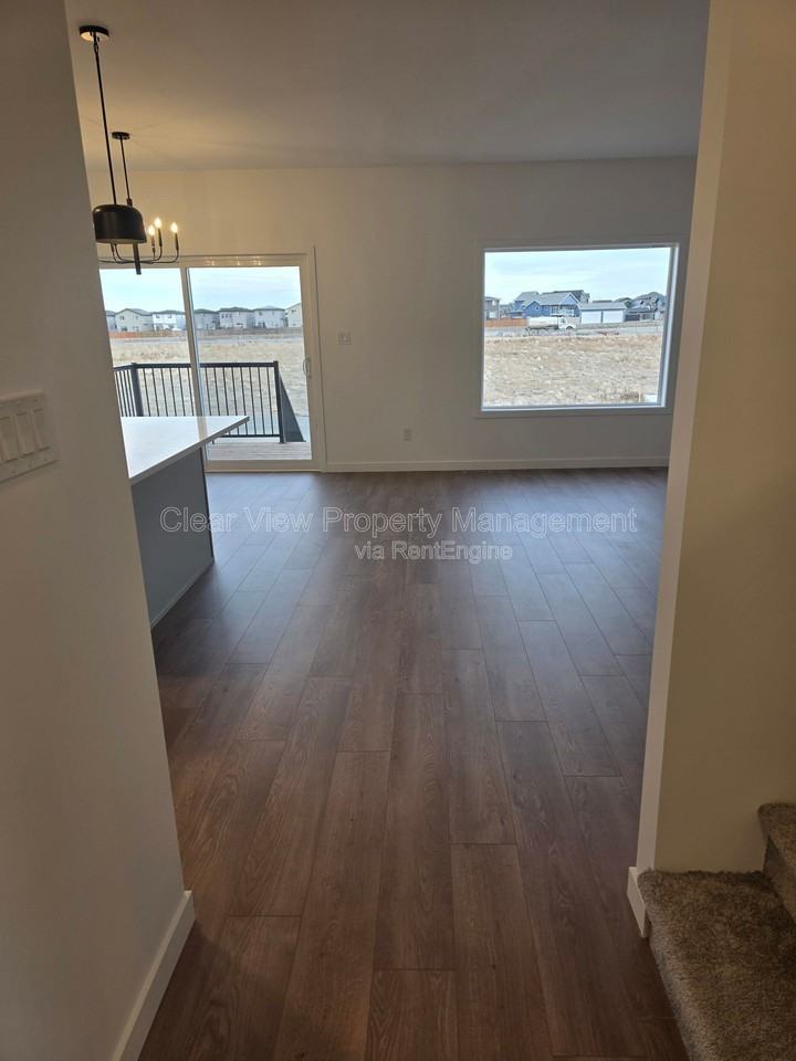 241 Caribou Way N - Photo 4 of 20