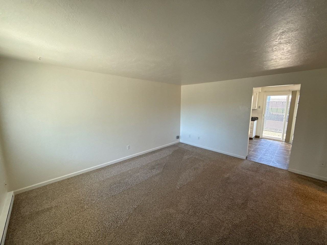926 Se Uglow Ave #3 - Photo 4 of 21