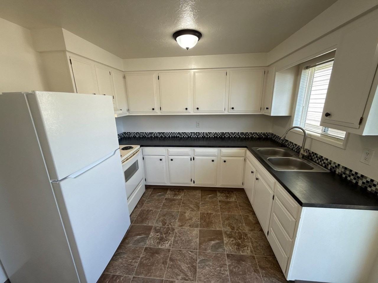 926 Se Uglow Ave #3 - Photo 7 of 21