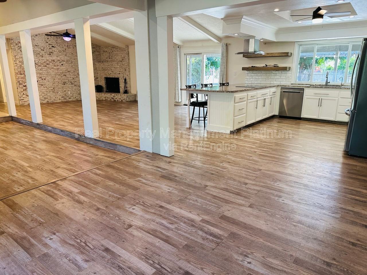 9077 N Fowler Ave - Photo 4 of 19