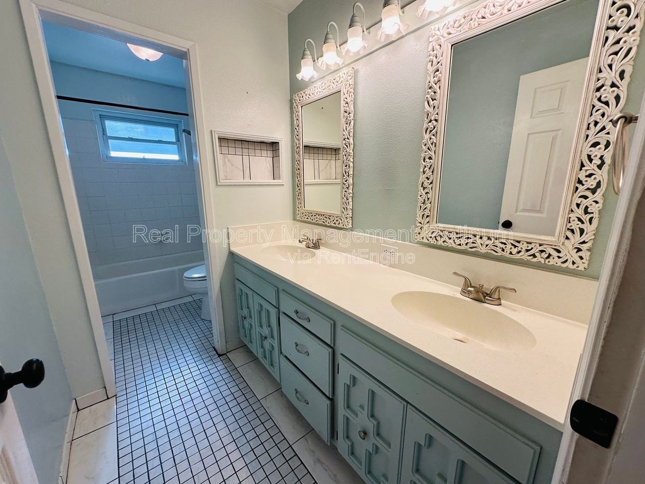 9077 N Fowler Ave - Photo 7 of 19