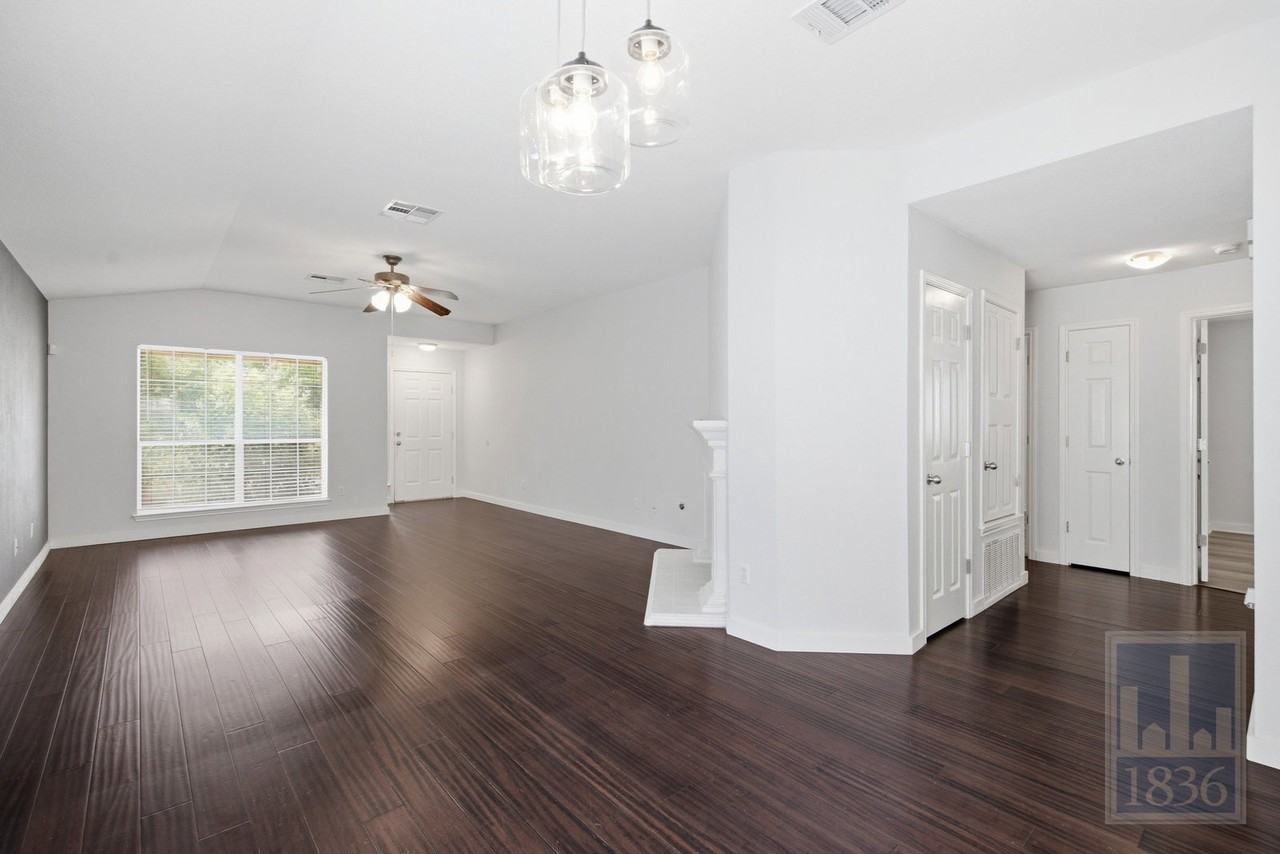 11216 Crazy Well Dr - Photo 5 of 27