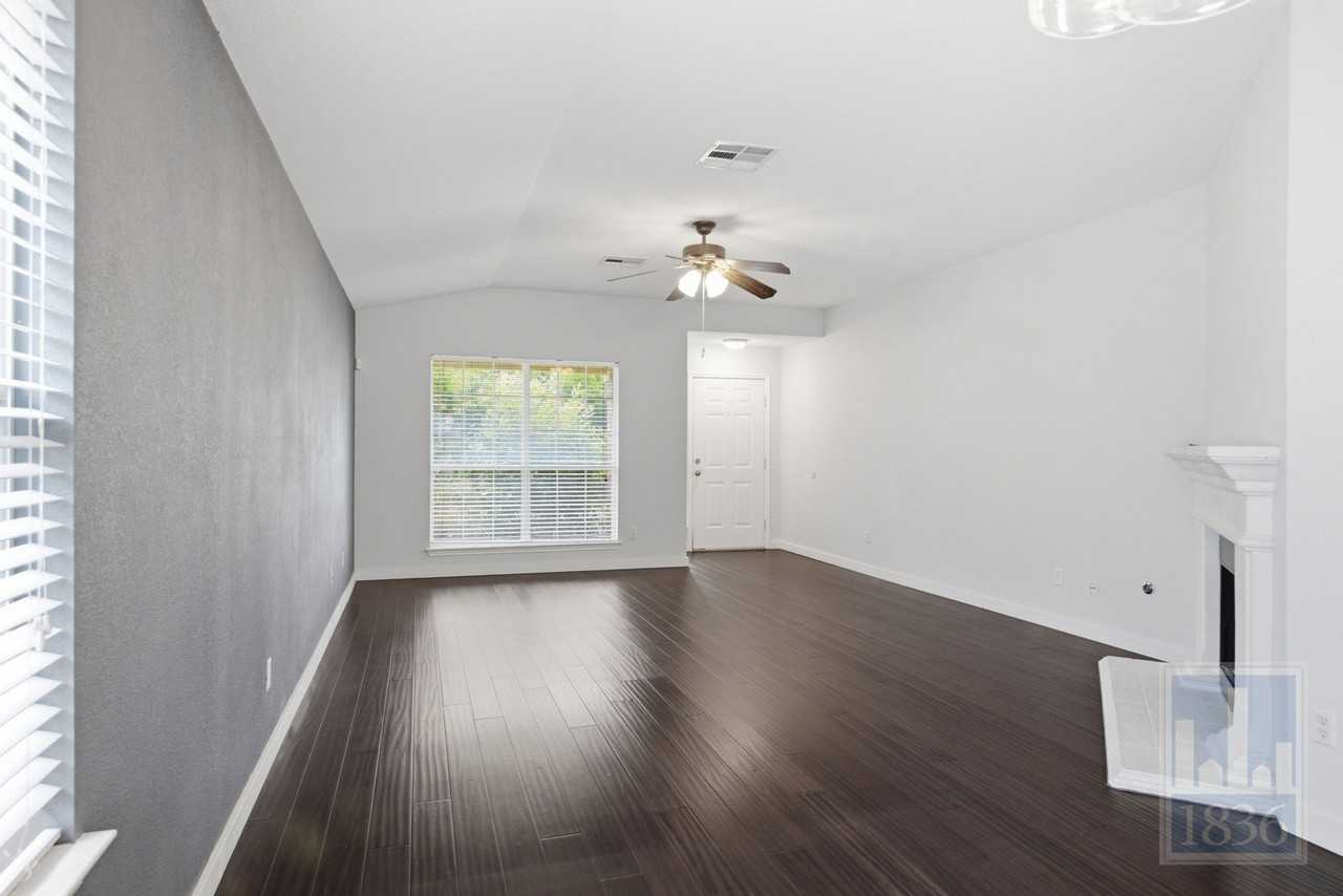 11216 Crazy Well Dr - Photo 7 of 27