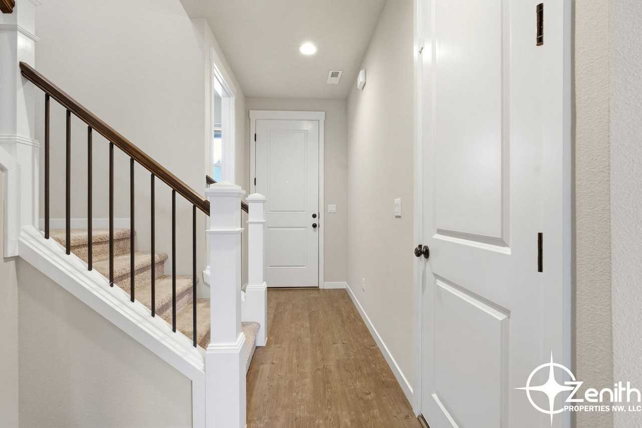4326 Ne 182nd St - Photo 4 of 37