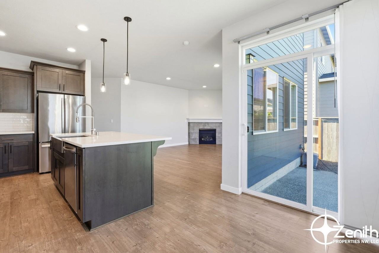 4326 Ne 182nd St - Photo 6 of 37
