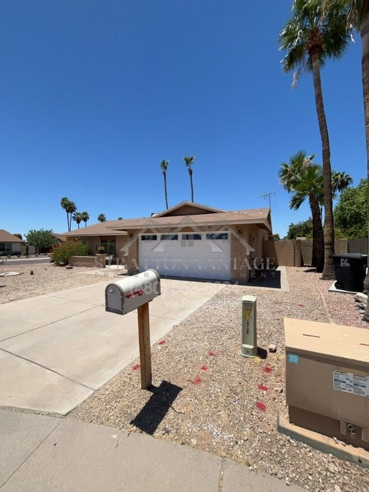 10700 E Hope Dr - Photo 2 of 5