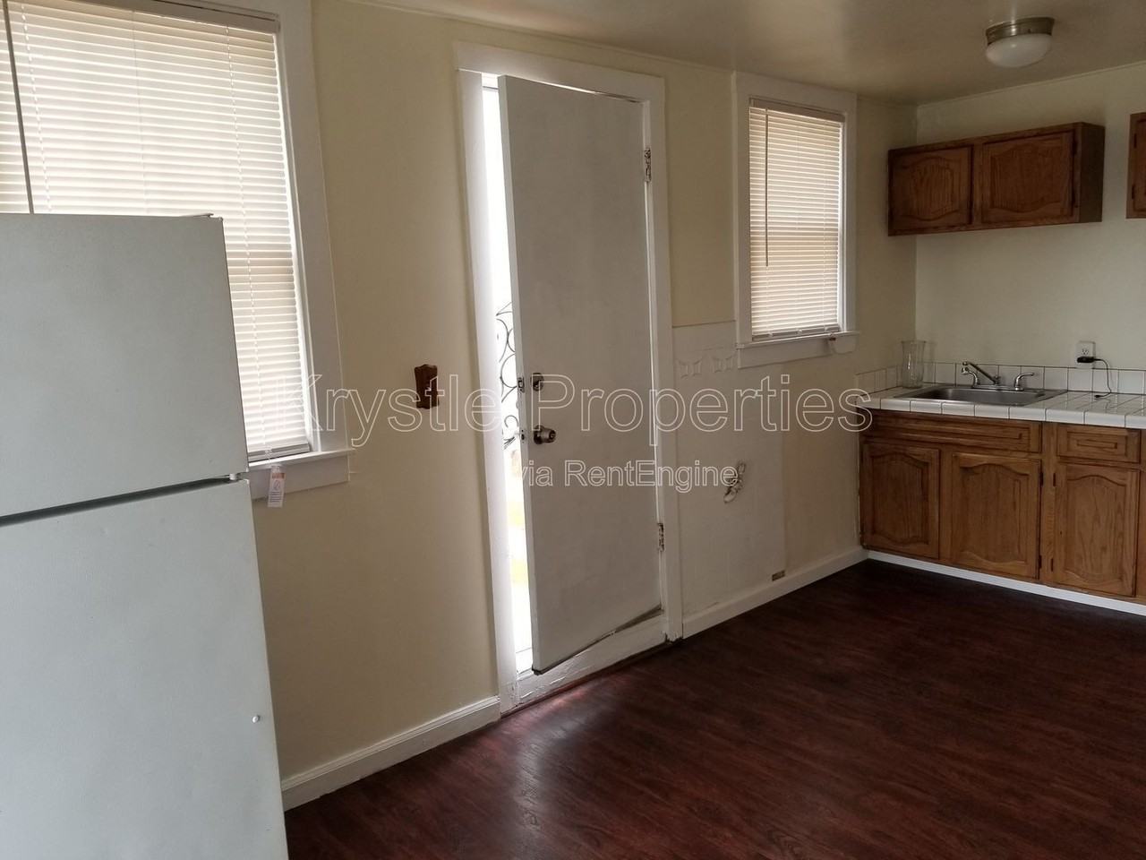 505 Hichborn St #B - Photo 2 of 6