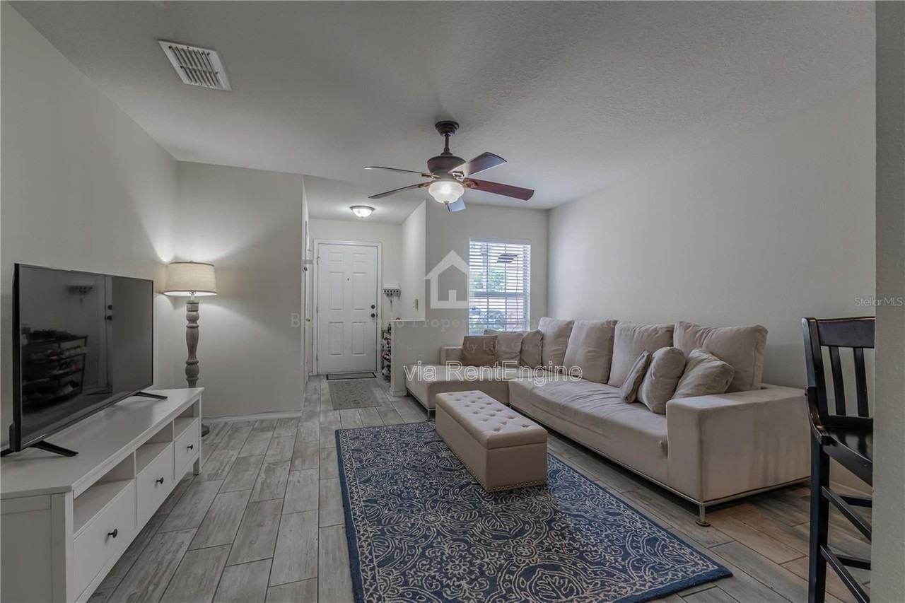 5095 Dominica Dr - Photo 4 of 28