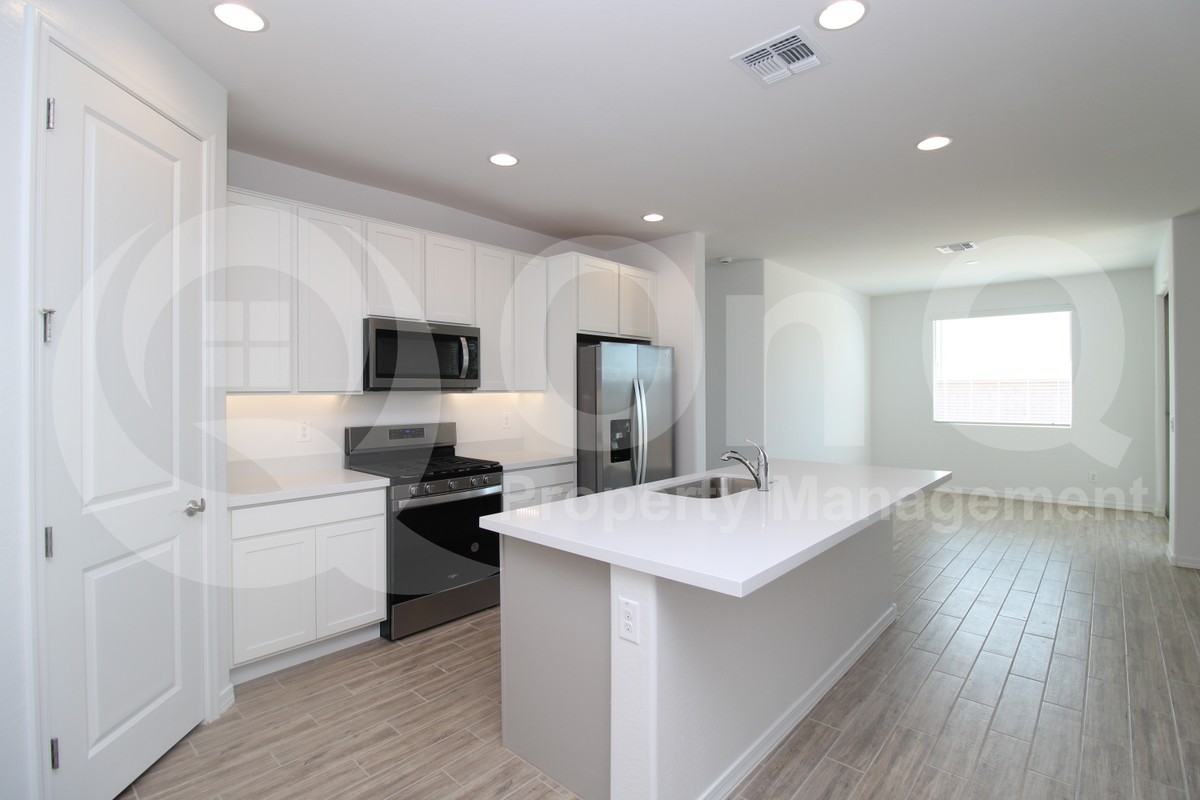 6126 S Emery - Photo 4 of 29