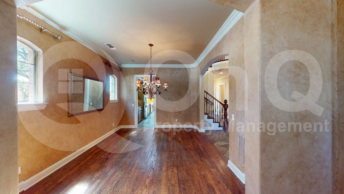 8108 Penobscot Ln - Photo 3 of 10