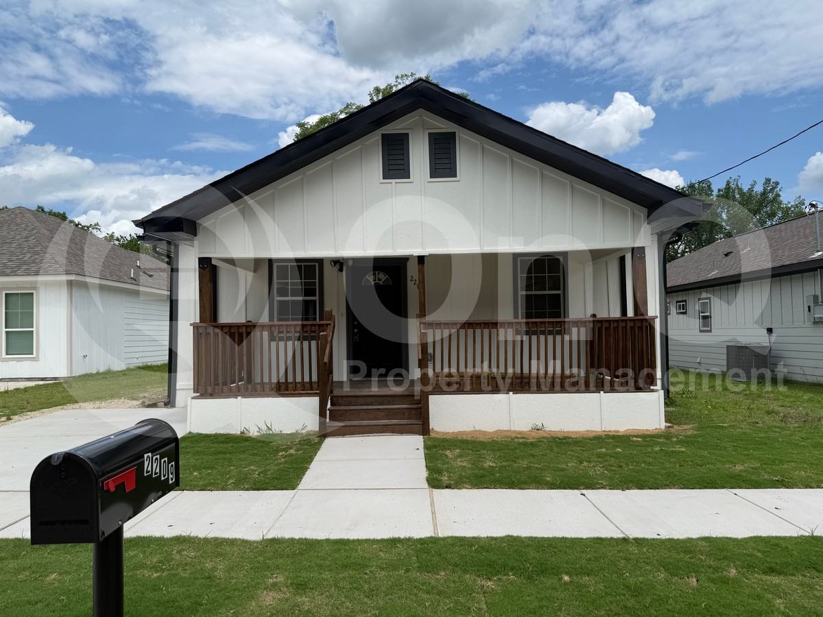 2209 Wellington St - Photo 2 of 20