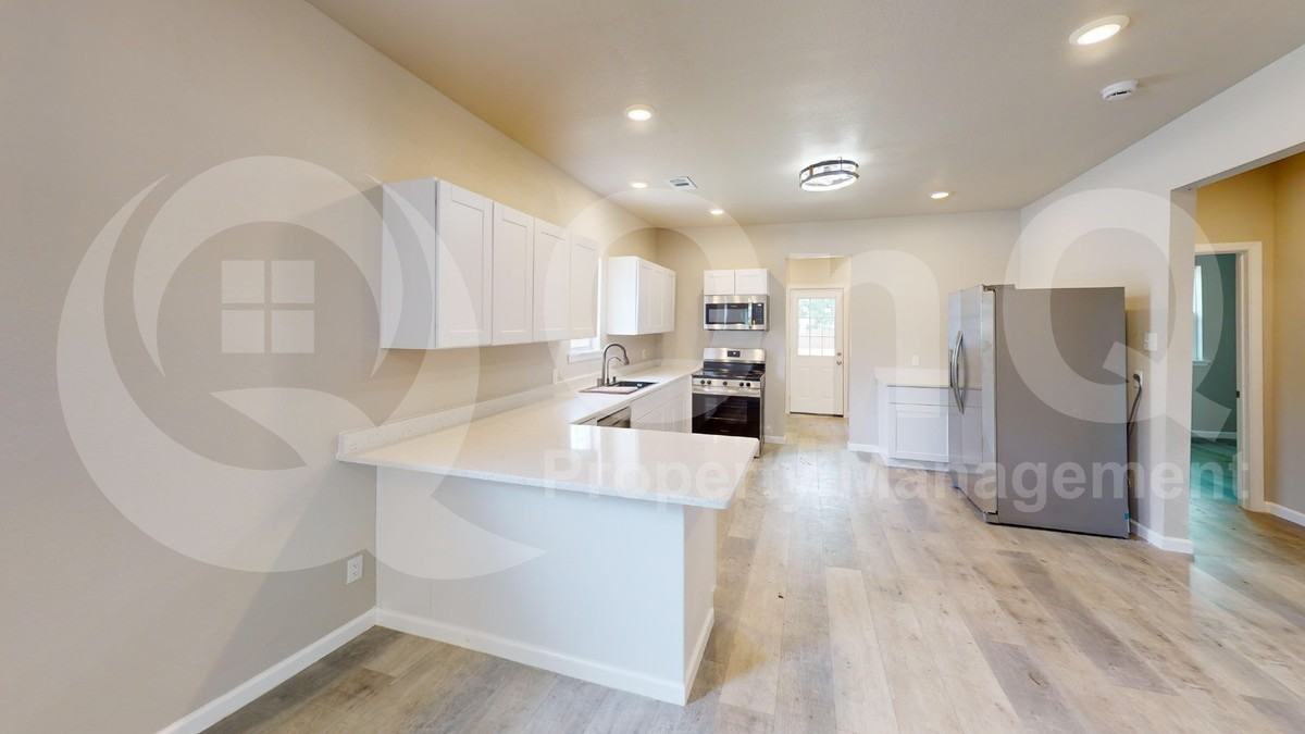 2209 Wellington St - Photo 5 of 20