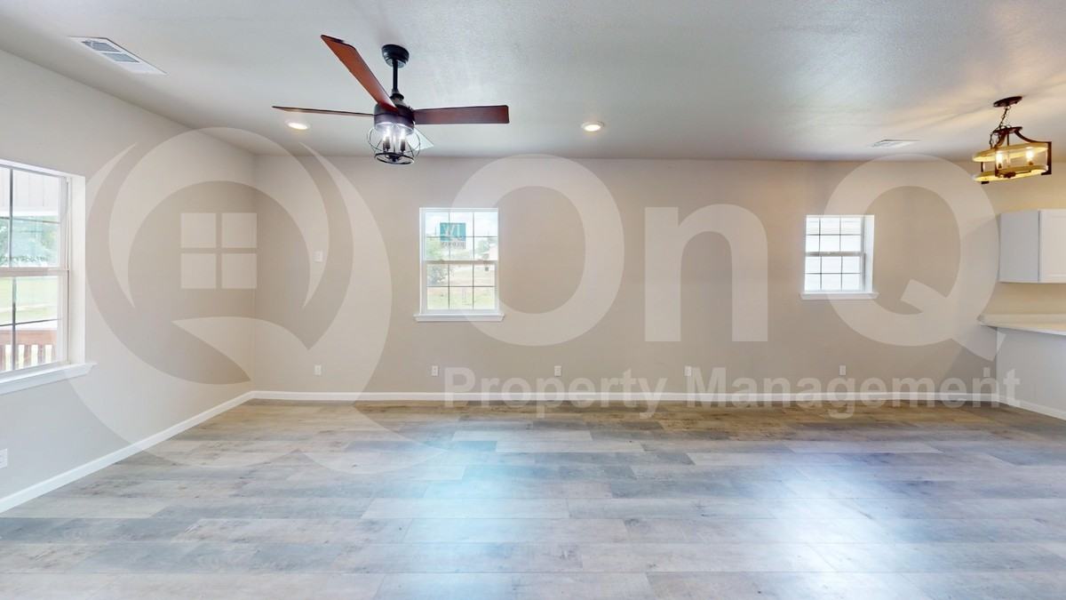2209 Wellington St - Photo 6 of 20