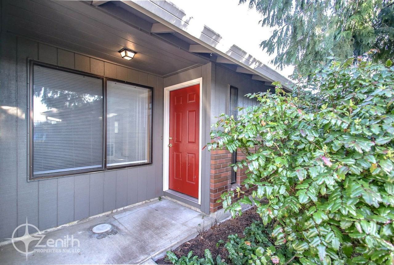 3017 Ne Whitman Ave - Photo 2 of 12