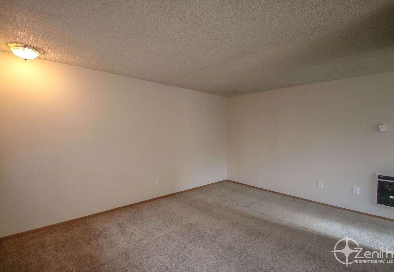 3017 Ne Whitman Ave - Photo 3 of 12