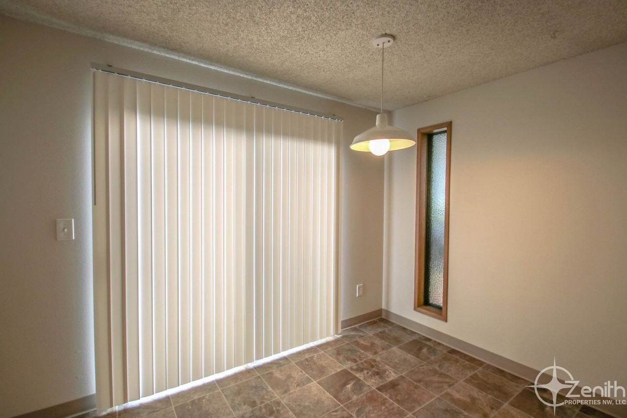 3017 Ne Whitman Ave - Photo 4 of 12