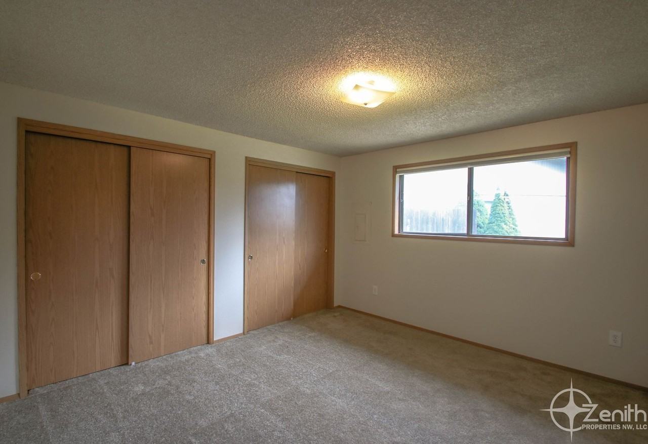 3017 Ne Whitman Ave - Photo 7 of 12