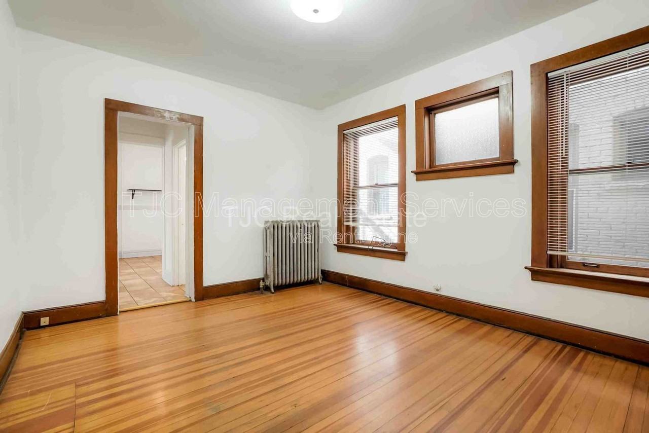 1172 York St #6 - Photo 5 of 13