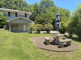 featured image of 409 Longview Dr #B