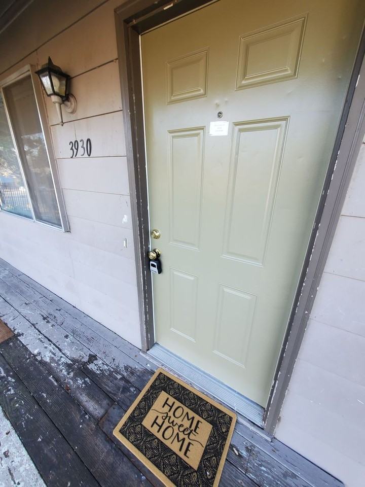 3930 Iberis St Ne - Photo 2 of 17
