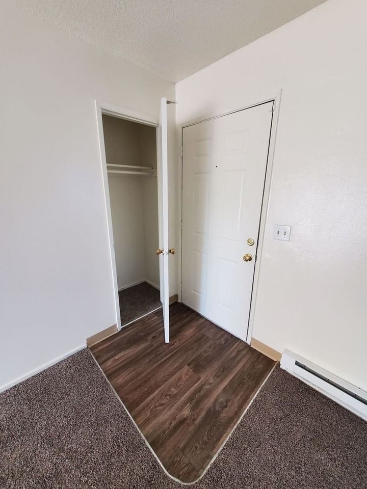 3930 Iberis St Ne - Photo 3 of 17