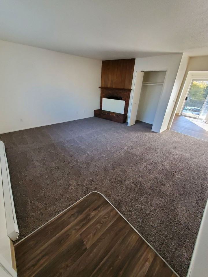 3930 Iberis St Ne - Photo 4 of 17