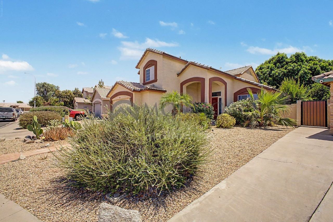 820 N Granada Dr - Photo 3 of 41