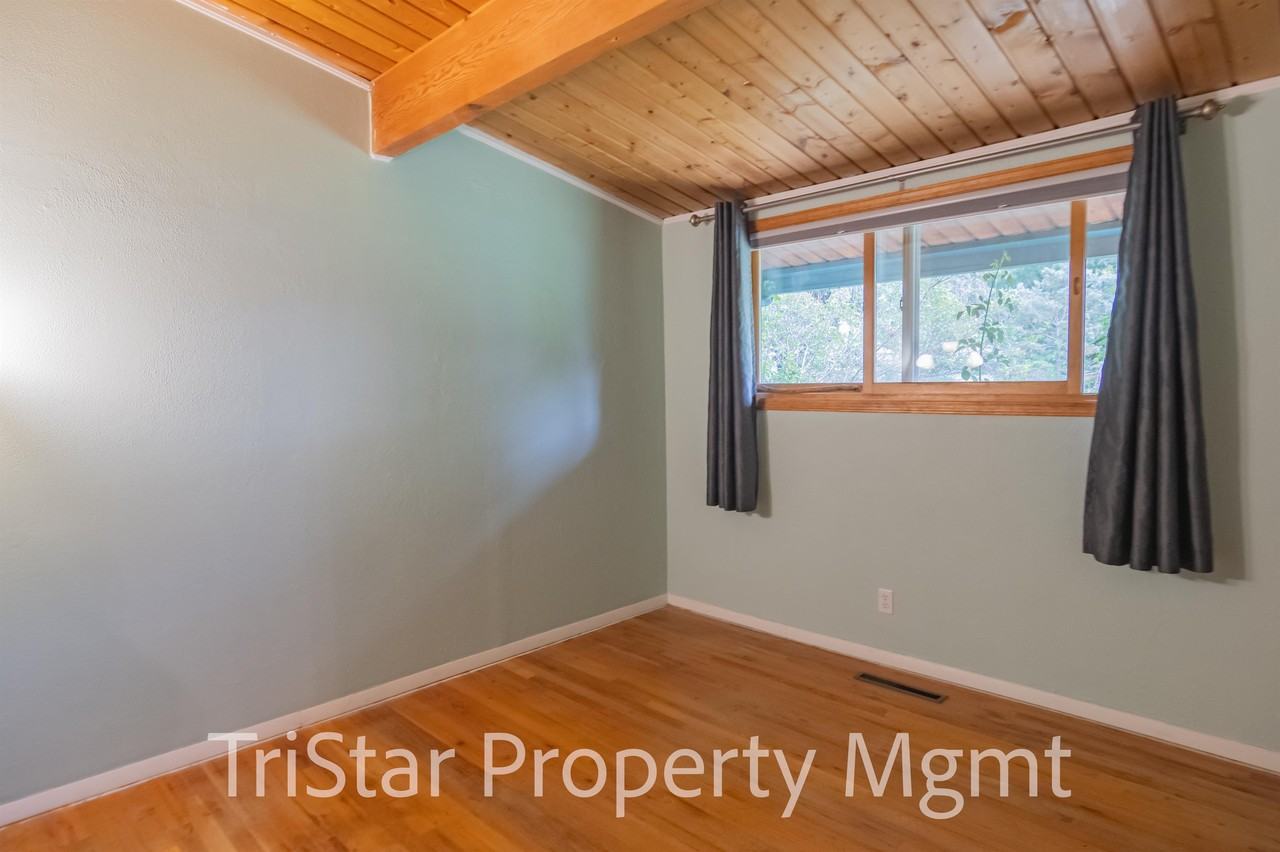 3212 Illinois Ave - Photo 2 of 11