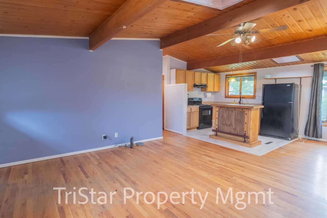 3212 Illinois Ave - Photo 3 of 11