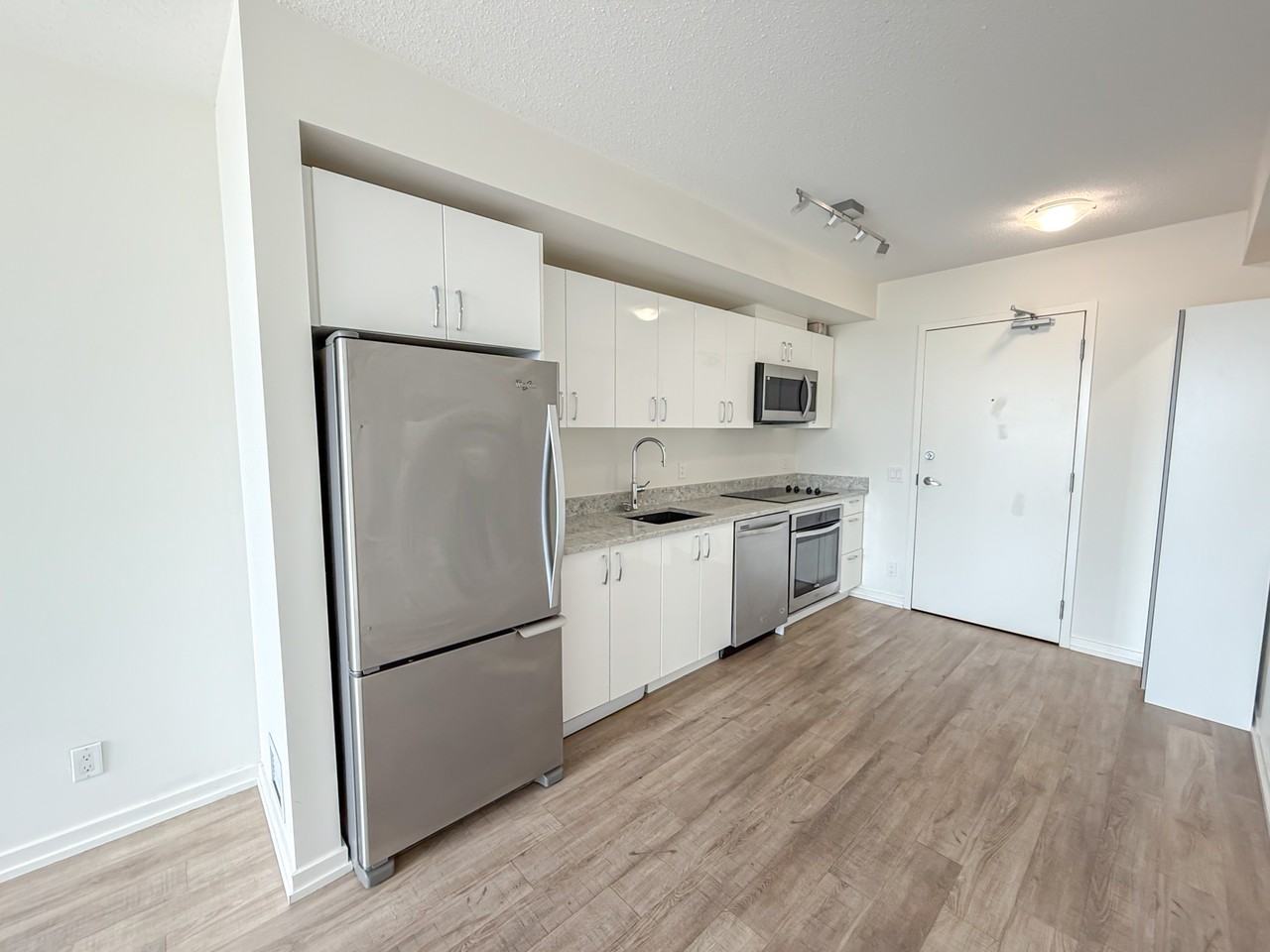450 8 Ave Se - Photo 3 of 16