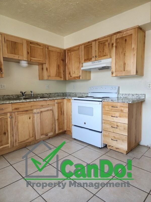 250 Carol Dr - Photo 2 of 24