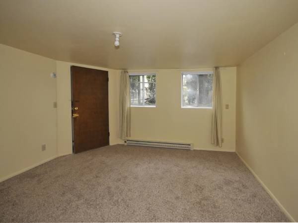 1031 1/2 Mill St Apt 9 - Photo 2 of 5