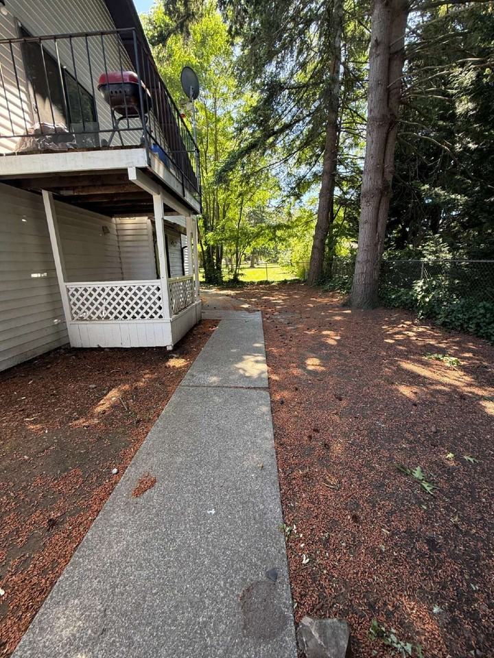 713 F Pl Ne - Photo 2 of 19