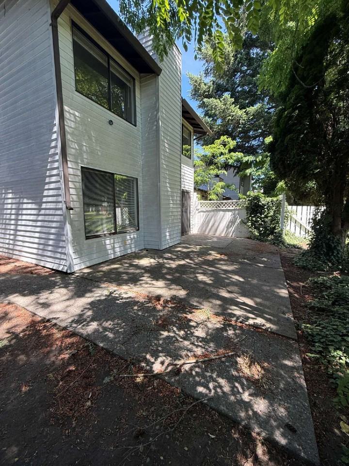 713 F Pl Ne - Photo 3 of 19