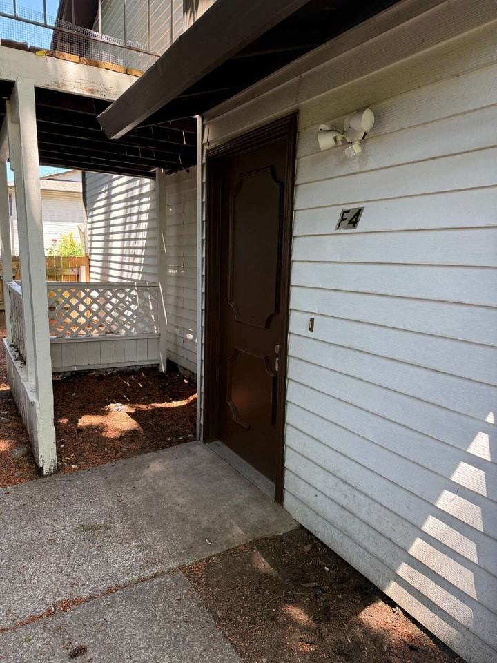 713 F Pl Ne - Photo 5 of 19