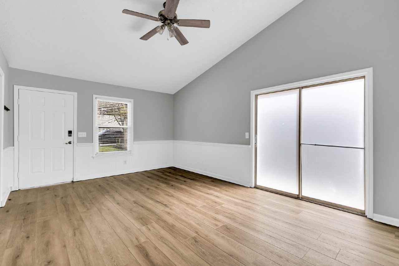 123 Peachtree Dr - Photo 5 of 43