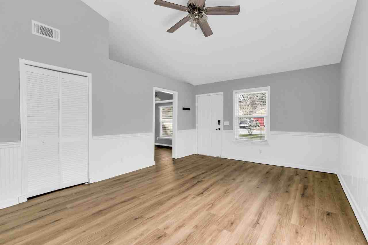 123 Peachtree Dr - Photo 6 of 43