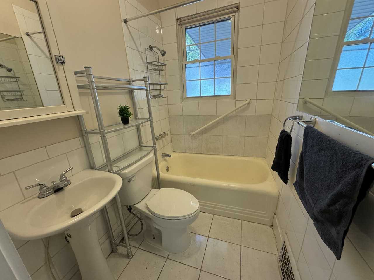 935 W Washington St #1 - Photo 7 of 11