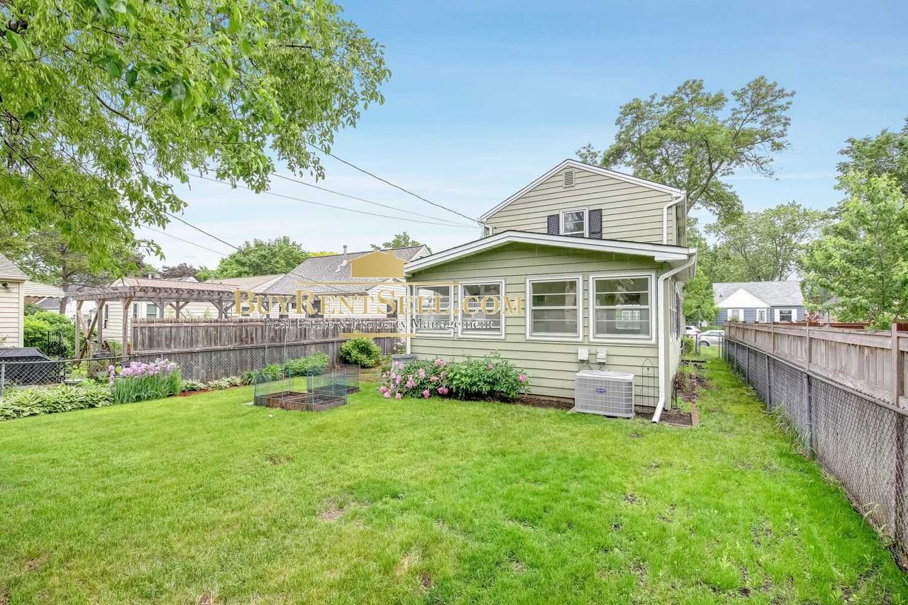 2848 Kentucky Ave S - Photo 4 of 16