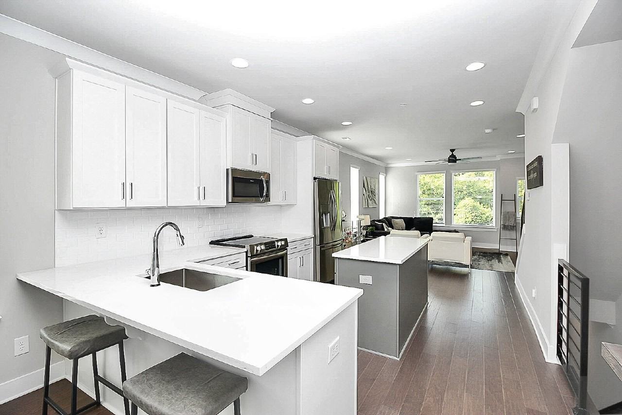 1103 Shuman View Ct - Photo 4 of 34