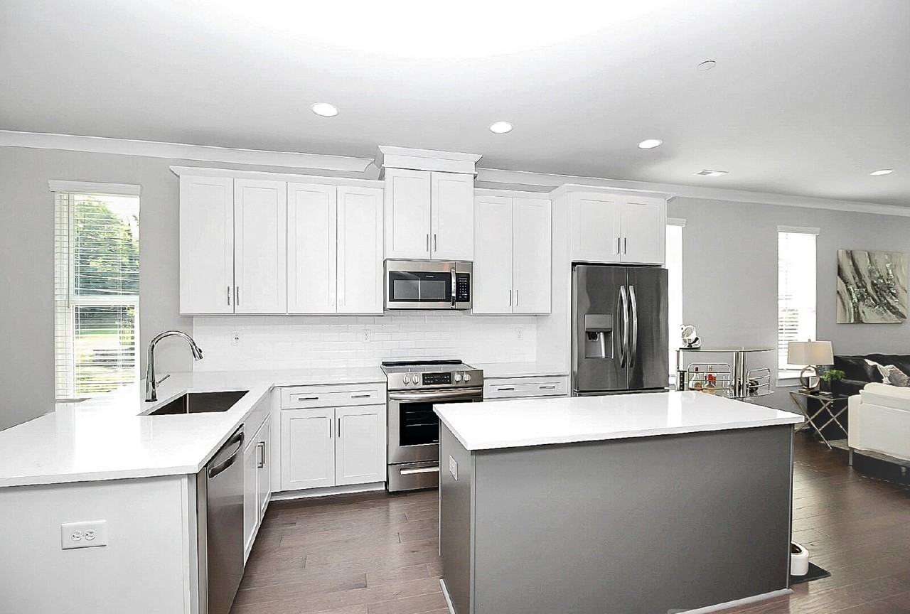 1103 Shuman View Ct - Photo 5 of 34