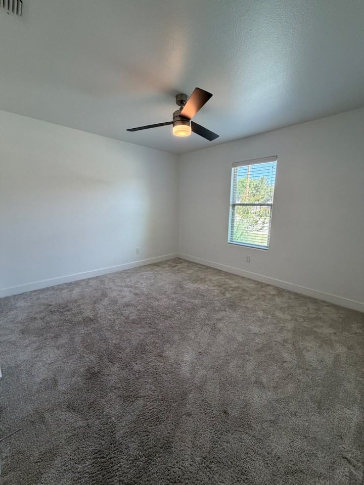 6303 73rd St #B - Photo 4 of 24